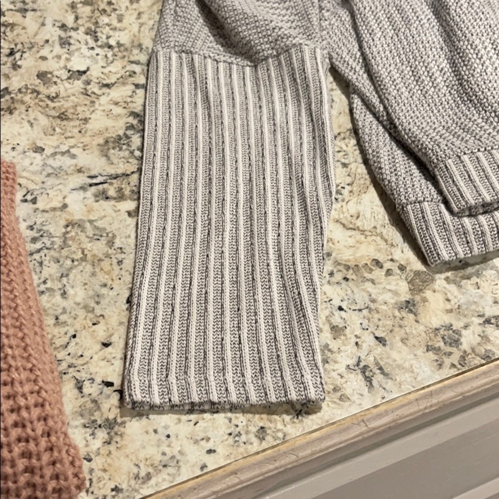 Cardigan - Picture 2 of 6